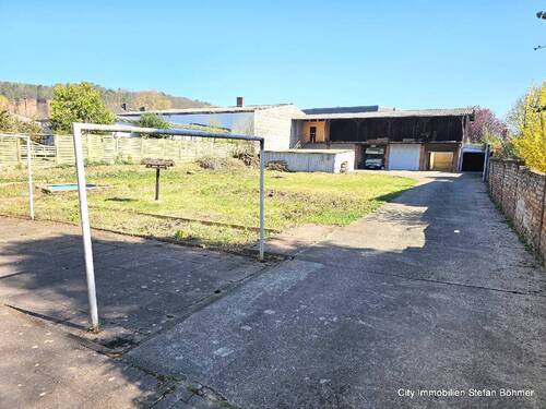 Blick bebaubares Grundstück - Mehrfamilienhaus, Wohnhaus in Trier zum Kaufen
