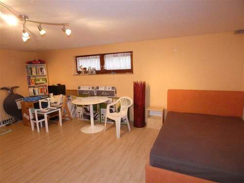 geräumiger Hobbyraum im Untergeschoss - 