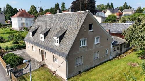 Front- und Seitenansicht - Einfamilienhaus mit 160,00 m&sup2; in Ebersbach-Neugersdorf zum Kaufen