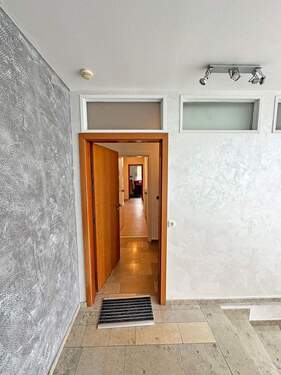 Treppenhaus_Eingang - 4 Zimmer Etagenwohnung zum Kaufen in Dortmund