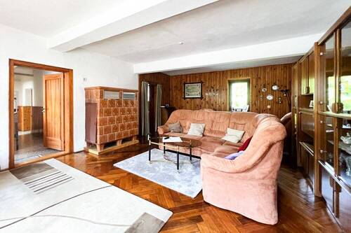 Großes Wohnzimmer mit Holztäfelung - 