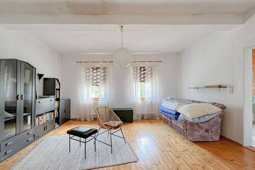 Zimmer im OG Nr. 6 - 7 Zimmer Mehrfamilienhaus, Wohnhaus in Saalfeld/Saale / Remschütz