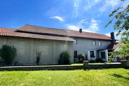 Gartenansicht des Hauses vor dem Zaunbau - Mehrfamilienhaus, Wohnhaus mit 168,40 m&sup2; in Saalfeld/Saale / Remschütz zum Kaufen