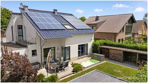 21. Gebäude und Garten.jpg - 