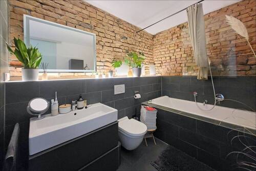 Schickes Bad mit Wanne - 2 Zimmer Etagenwohnung in Heidelberg