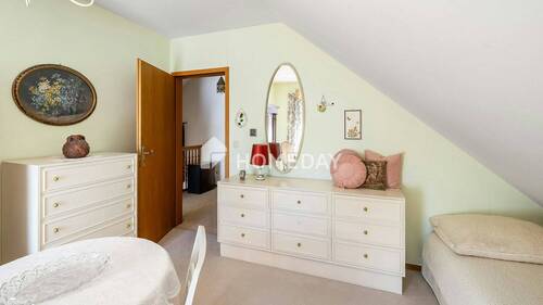 1. OG Schlafzimmer 2 - 