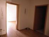 Flur zum Schlafzimmer/ Bad - 