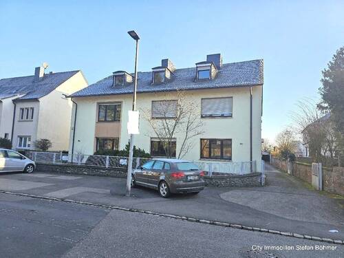 Hausansicht Straße - Doppelhaus mit großem Grundstück und vielseitigen Nutzungsmöglichkeiten