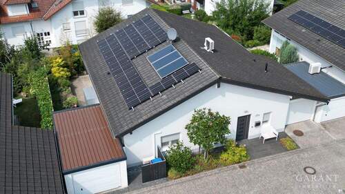 Ansicht mit Photovoltaik - 4 Zimmer Einfamilienhaus in Bad König
