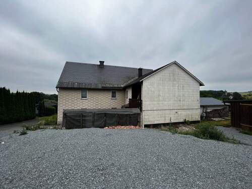 Ansicht von der Straßenseite - 5 Zimmer Mehrfamilienhaus, Wohnhaus zum Kaufen in Bad Steben