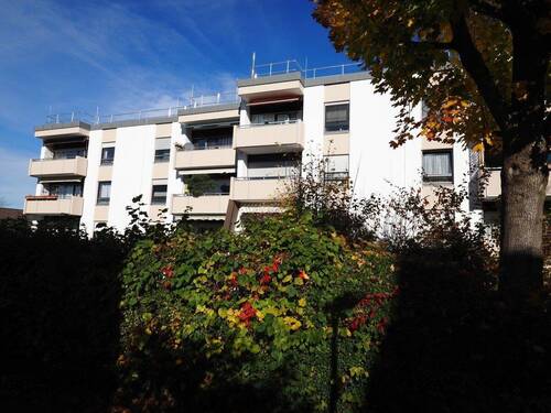 Ansicht Haus Süd - Charmante 3-Zimmer-Wohnung mit Südwestbalkon, Hobbyraum & Stellplatz in Haimhausen