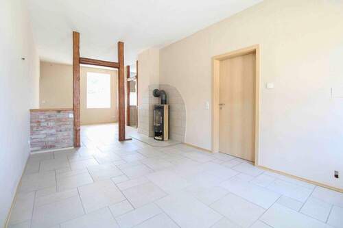 1 - Wohnzimmer - 8 Zimmer Doppelhaushälfte zum Kaufen in Eilsleben