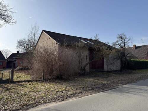 Scheune am Nebengebäude rechts - 