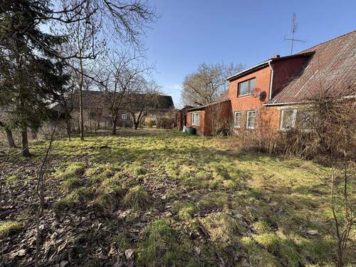 Grundstücksansicht am Haus - 