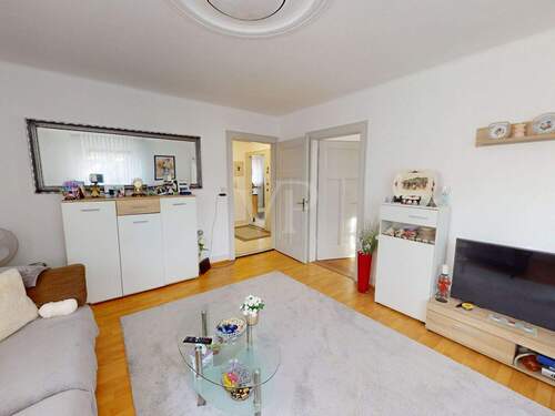 ... mit Zugang zum Flur & Schlafzimmer - 9 Zimmer Mehrfamilienhaus, Wohnhaus in Sasbach