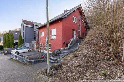 Blick von rechts - 7 Zimmer Einfamilienhaus in Bad Neuenahr-Ahrweiler