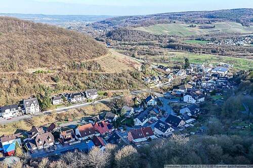 Blick über das Wohngebiet - Einfamilienhaus mit 185,00 m&sup2; in Bad Neuenahr-Ahrweiler zum Kaufen