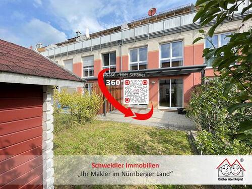 Hausansicht - TOP! Schönes Young-Family-Reihenhaus mit 5 Zimmern, Dachterrasse und zwei Einzelgaragen in Feucht