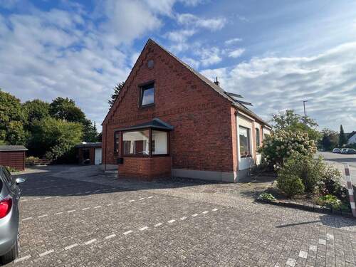 Seitenansicht - 9 Zimmer Mehrfamilienhaus, Wohnhaus in Weyhe