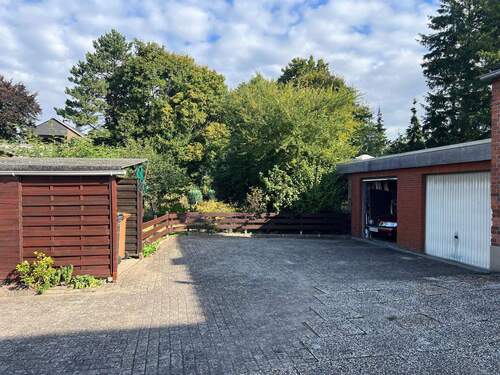 Blick vom Hof Richtung Garten - Mehrfamilienhaus, Wohnhaus mit 220,10 m² in Weyhe zum Kaufen