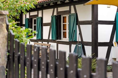 Frontansicht Detail - Mehrfamilienhaus, Wohnhaus mit 220,00 m&sup2; in Ratingen zum Kaufen