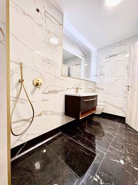 Bild 1 - Neubau möblerte 3-Zimmer-Wohnung mit Einbauküche im Stadtzentrum, als Ferienwohnung geignet