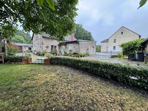 Ansicht Hof & Einfahrt - Einfamilienhaus mit 160,00 m&sup2; in Bernsdorf zum Kaufen