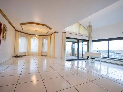 Bild 2 - 9 Zimmer Einfamilienhaus in Untergruppenbach