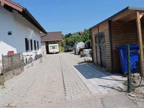 Zufahrt zum Grundstück - 