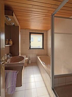 Erdgeschoss Badezimmer - 