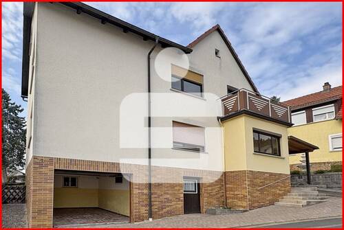 Straßenansicht - Platz für die ganze Familie! - 130.000,00&nbsp;EUR Kaufpreis, ca.&nbsp; 200,00&nbsp;m&sup2;&nbsp;Wohnfl&auml;che