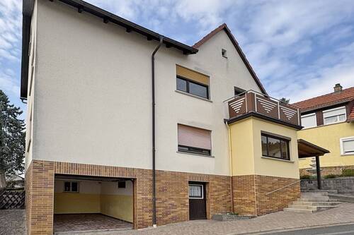 Straßenansicht - 7 Zimmer Einfamilienhaus zum Kaufen in Küps