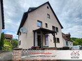 Hausansicht - Preiswertes Zweifamilienhaus in SimmelsdorfHüttenbach mit Garten und Nebengebäuden