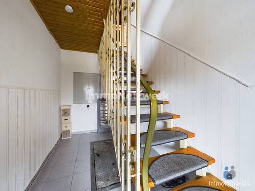 Treppe ins 1 OG - 