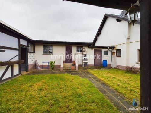 Rückfront Garagen - 