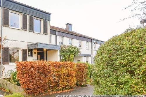 1 Hausansicht - Mittelreihenhaus in beliebter Wohngegend mit Carport
