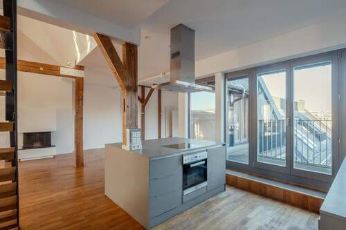 Hochwertige Einbauküche - 6 Zimmer Etagenwohnung in Berlin