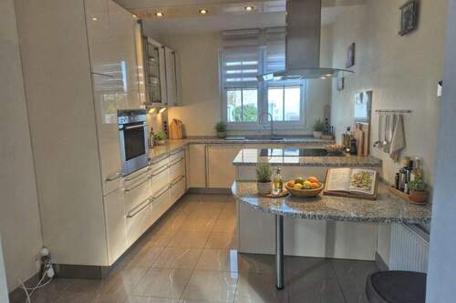 schöne Einbauküche inklusive - Einfamilienhaus mit 157,00 m&sup2; in Bruchköbel zum Kaufen