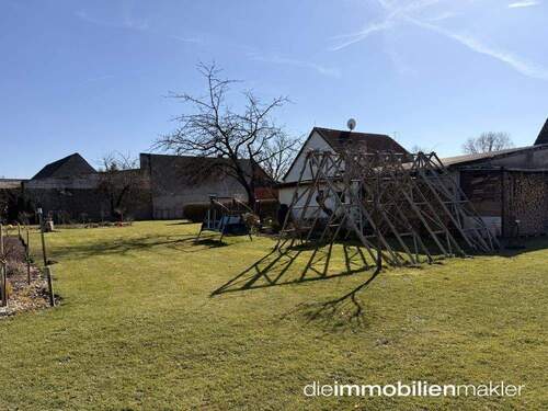 Haus hintere Ansicht - 4 Zimmer Bauernhaus, Landhaus zum Kaufen in Doberlug-Kirchhain