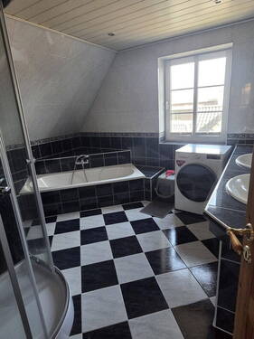 DG: Badezimmer (1/3) - 