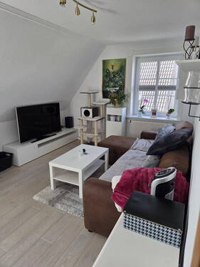 DG: Wohnzimmer (1/2) - 