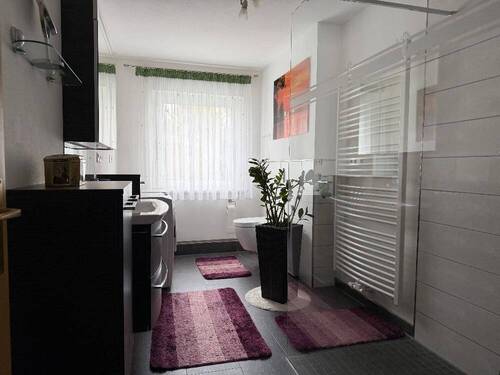 Badezimmer - 3 Zimmer Etagenwohnung zum Kaufen in Borna