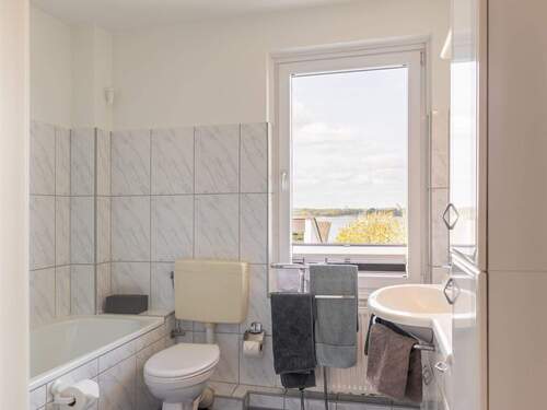 Vollbad im Obergeschoss - 