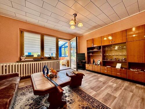 großes, helles Wohnzimmer - 