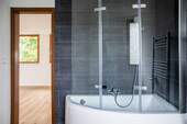 Bad mit kleiner Wanne - 