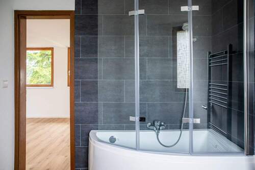 Bad mit kleiner Wanne - 