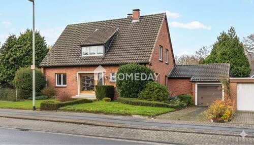 Außenansicht 2 - Großzügiges Einfamilienhaus mit Kaminzimmer & weitläufigem Grundstück - Wohnen in idealer Lage