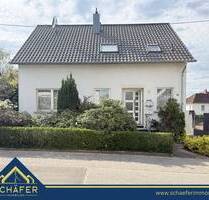 Freistehendes Einfamilienhaus mit Wintergarten, Balkon und Garage in Wallerfangen zu verkaufen