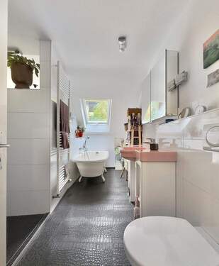 W 3.OG-re 57qm Bad Du + Wanne.jpg - 