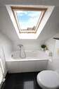 Badezimmer im Dachgeschoss - 